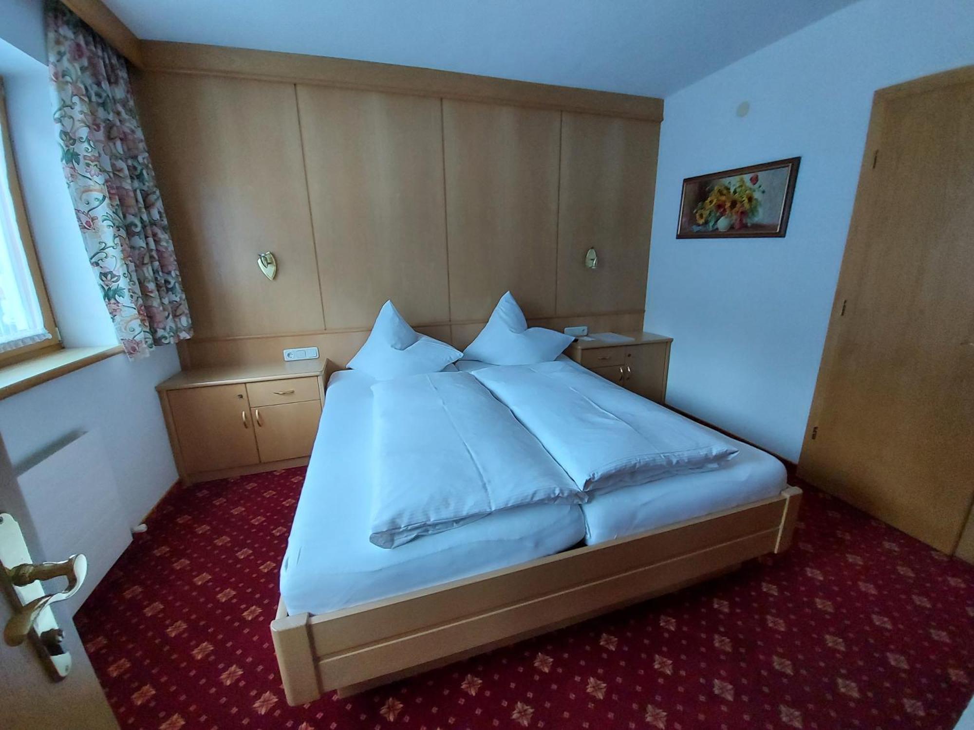 Haus Monika Und Haus Claudia Hotel Mayrhofen Luaran gambar