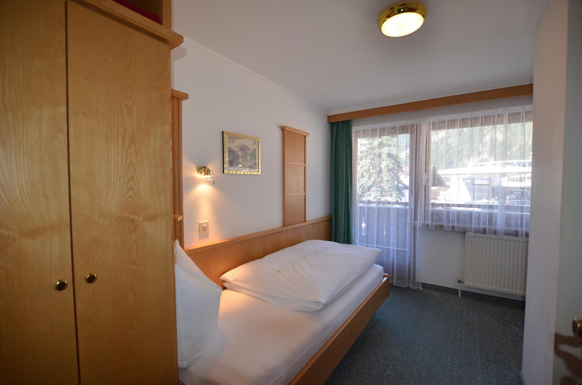 Haus Monika Und Haus Claudia Hotel Mayrhofen Luaran gambar