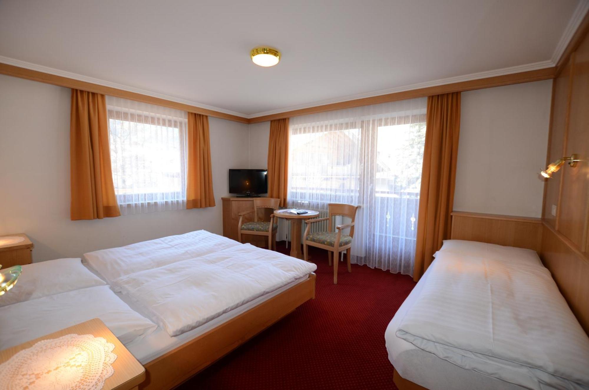 Haus Monika Und Haus Claudia Hotel Mayrhofen Luaran gambar