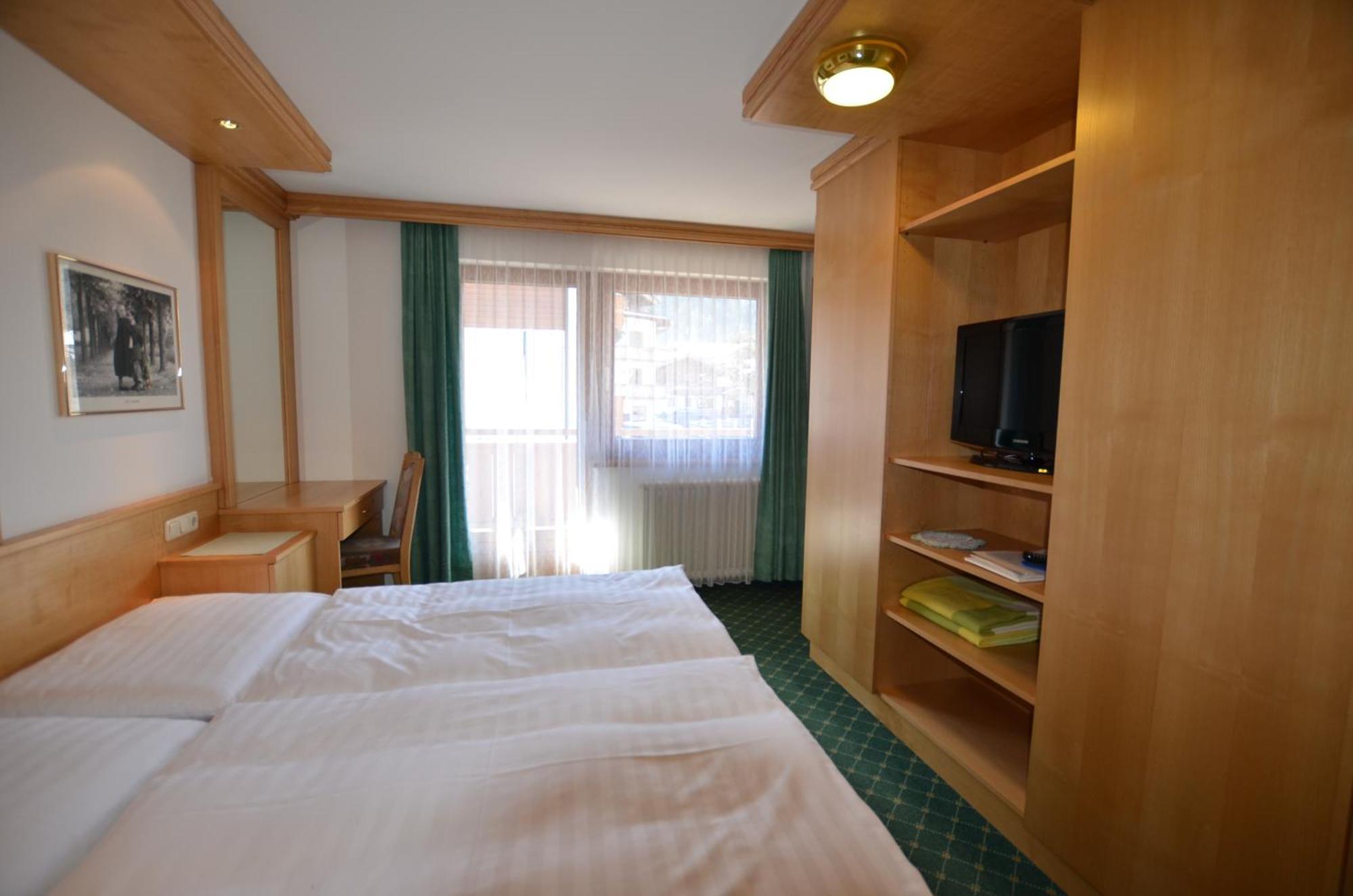 Haus Monika Und Haus Claudia Hotel Mayrhofen Luaran gambar
