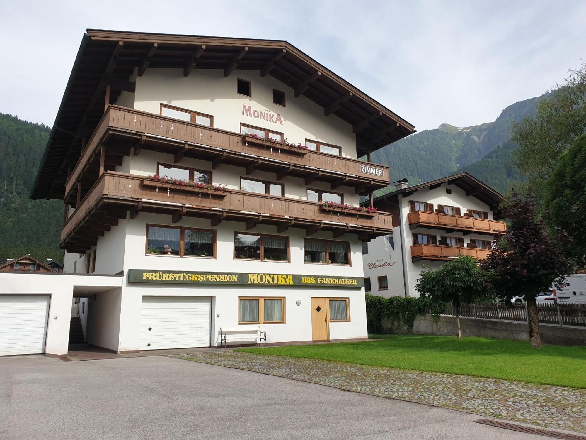 Haus Monika Und Haus Claudia Hotel Mayrhofen Luaran gambar