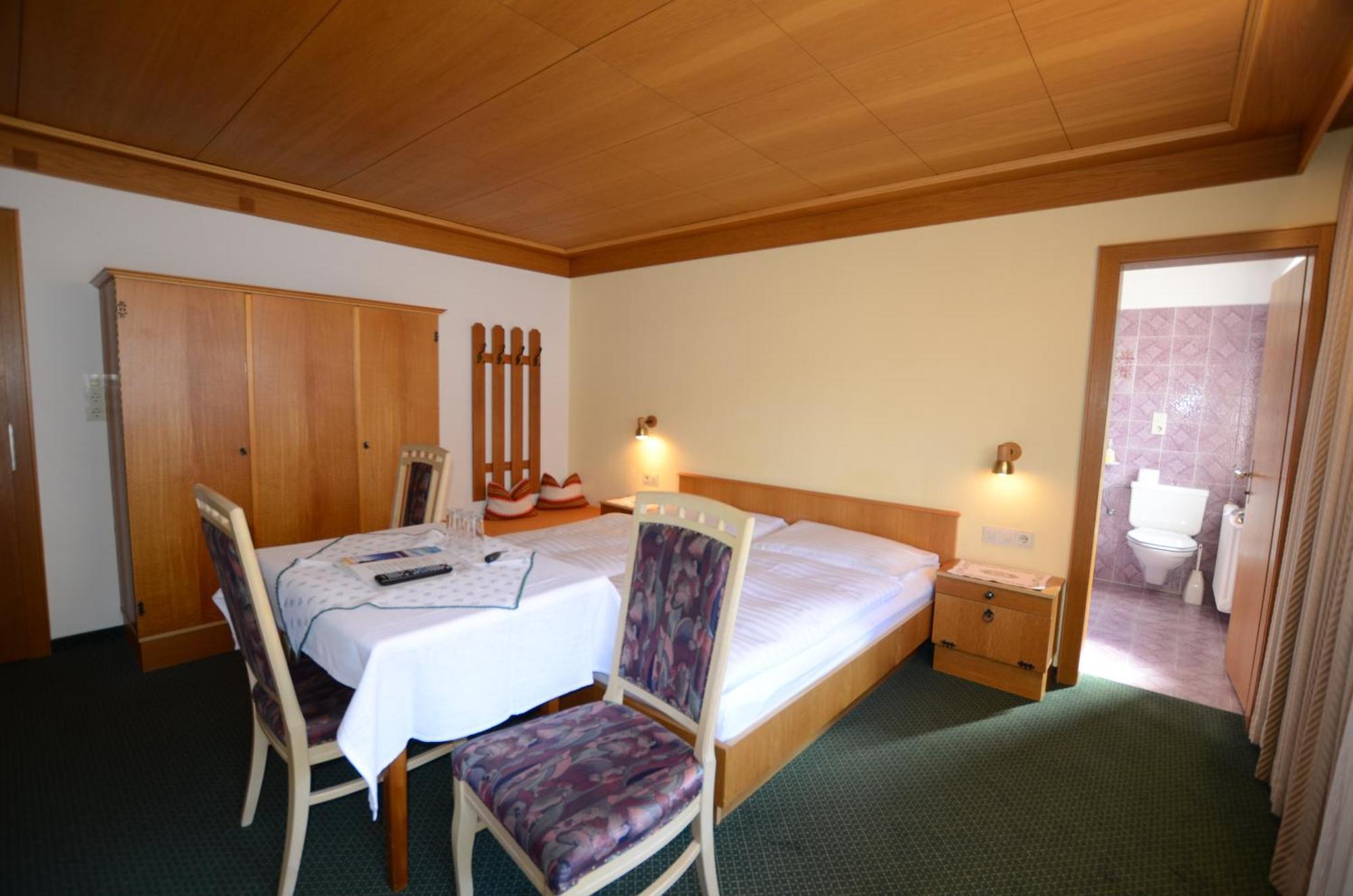 Haus Monika Und Haus Claudia Hotel Mayrhofen Luaran gambar