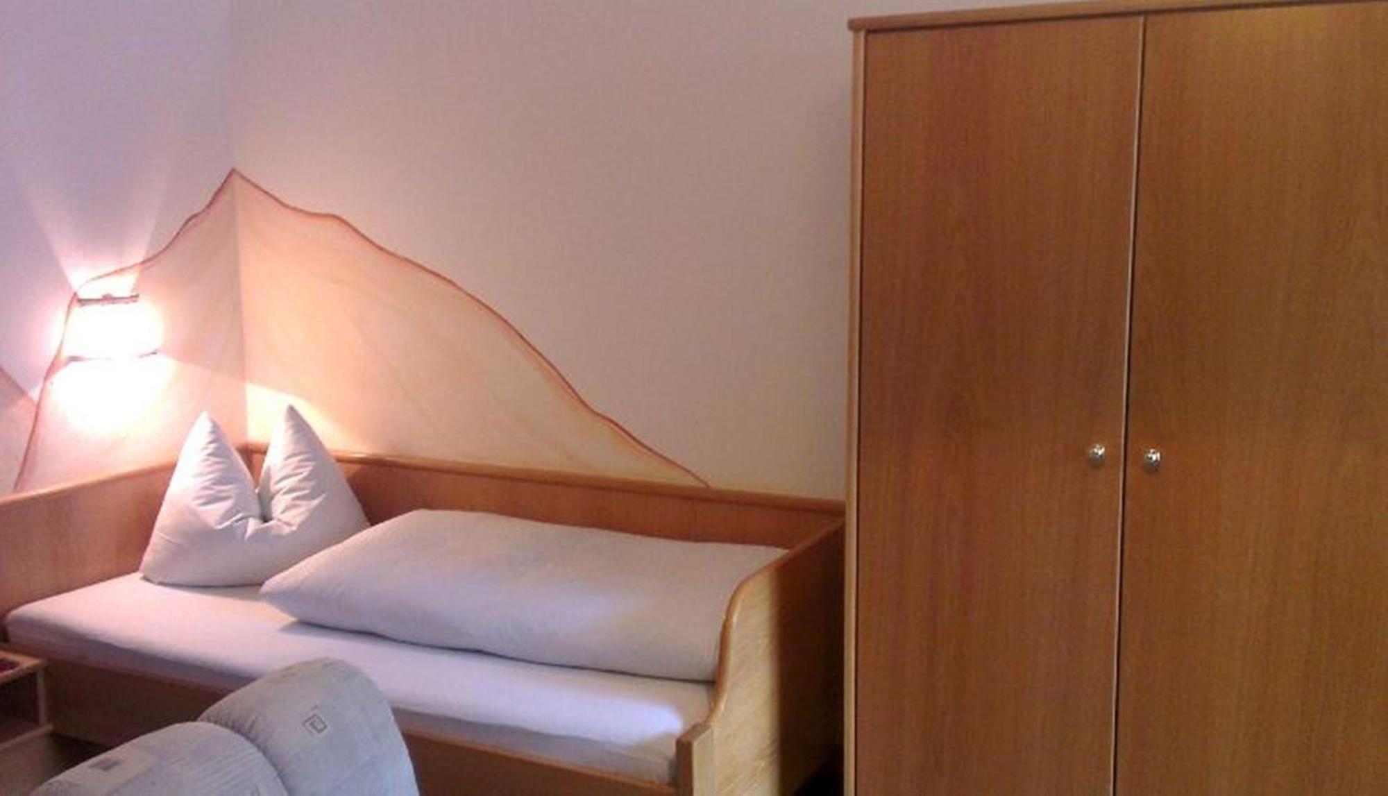 Haus Monika Und Haus Claudia Hotel Mayrhofen Bilik gambar
