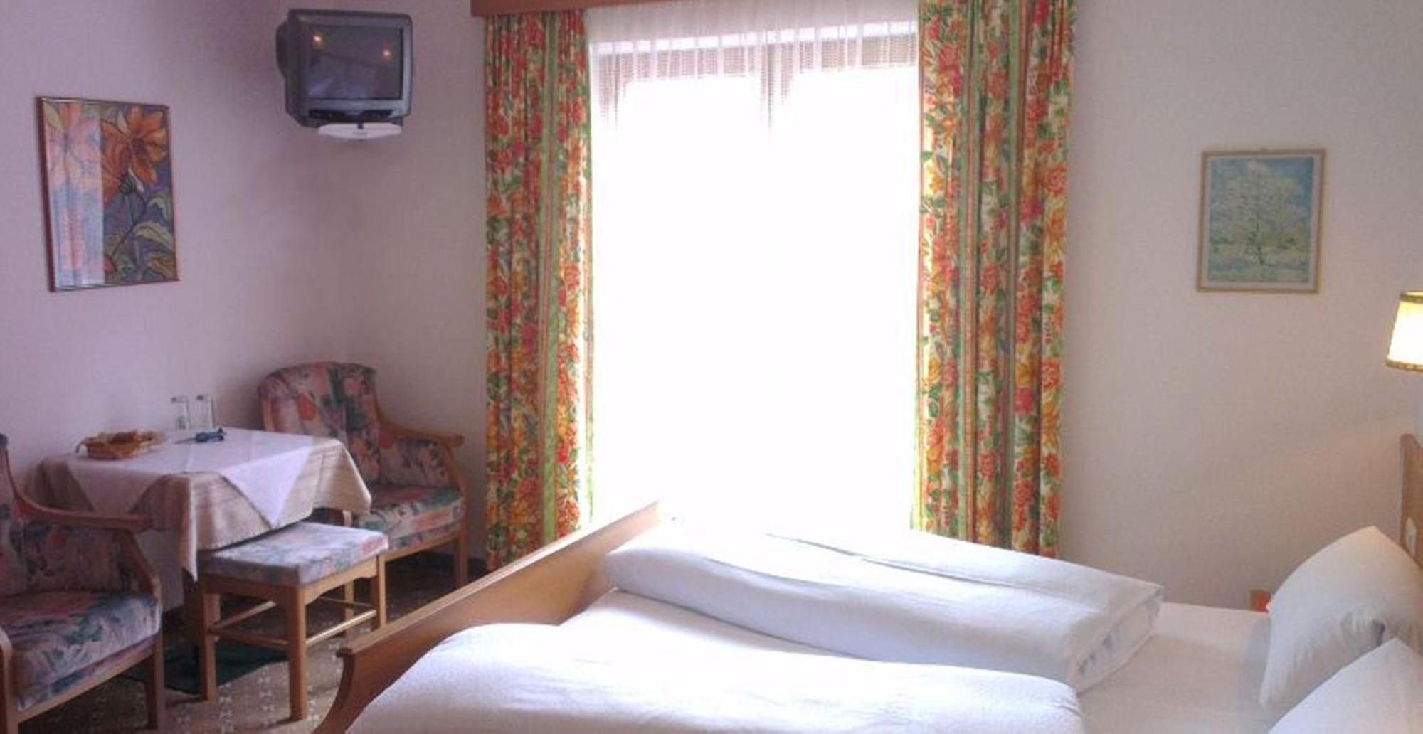 Haus Monika Und Haus Claudia Hotel Mayrhofen Bilik gambar