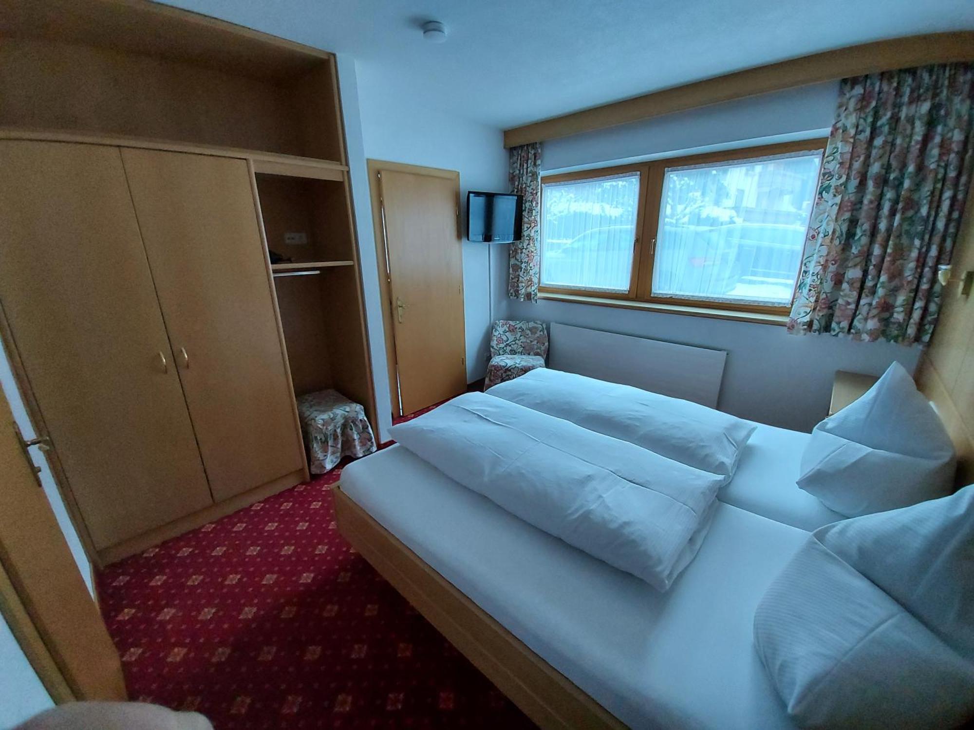 Haus Monika Und Haus Claudia Hotel Mayrhofen Luaran gambar