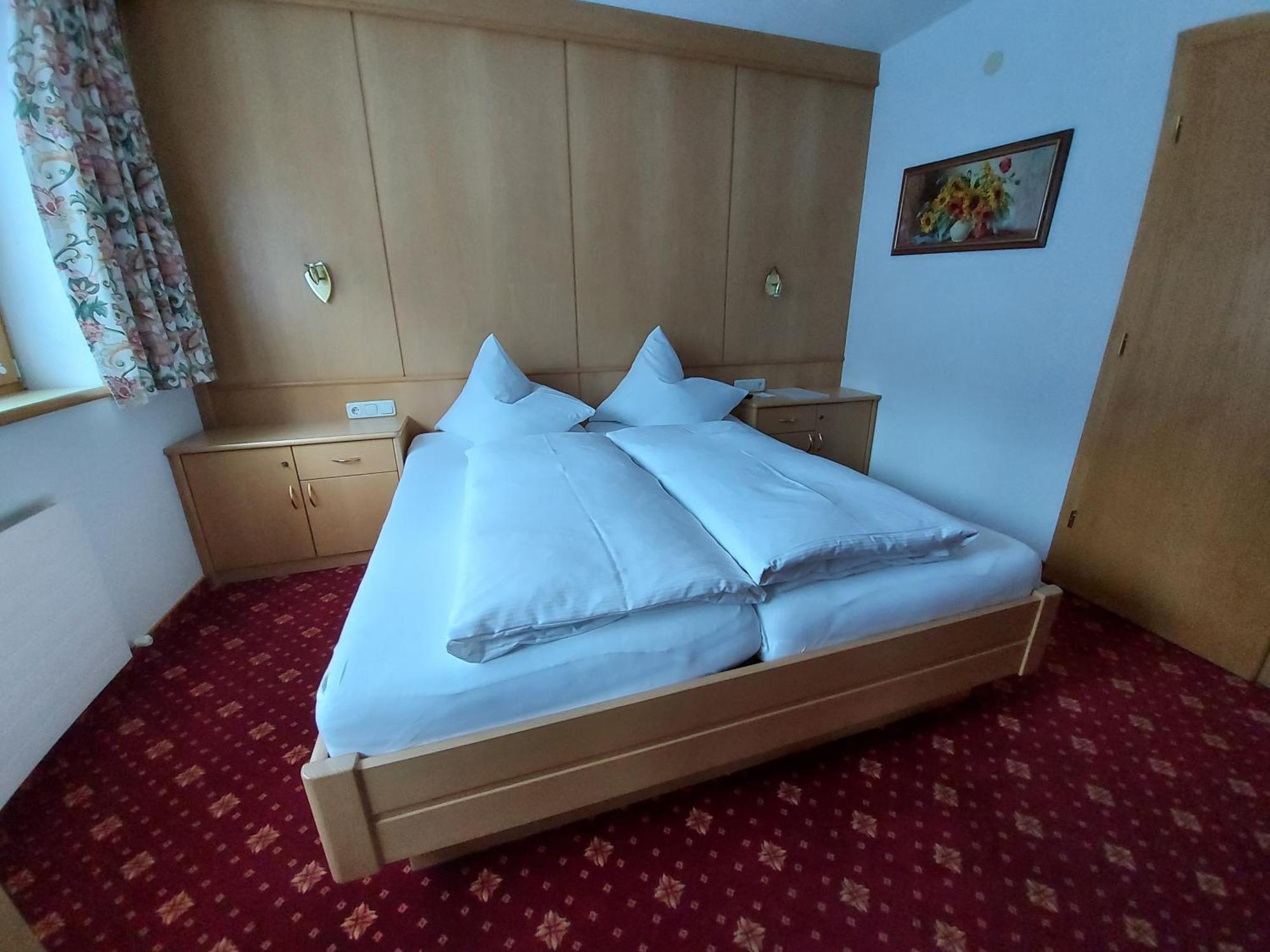 Haus Monika Und Haus Claudia Hotel Mayrhofen Luaran gambar