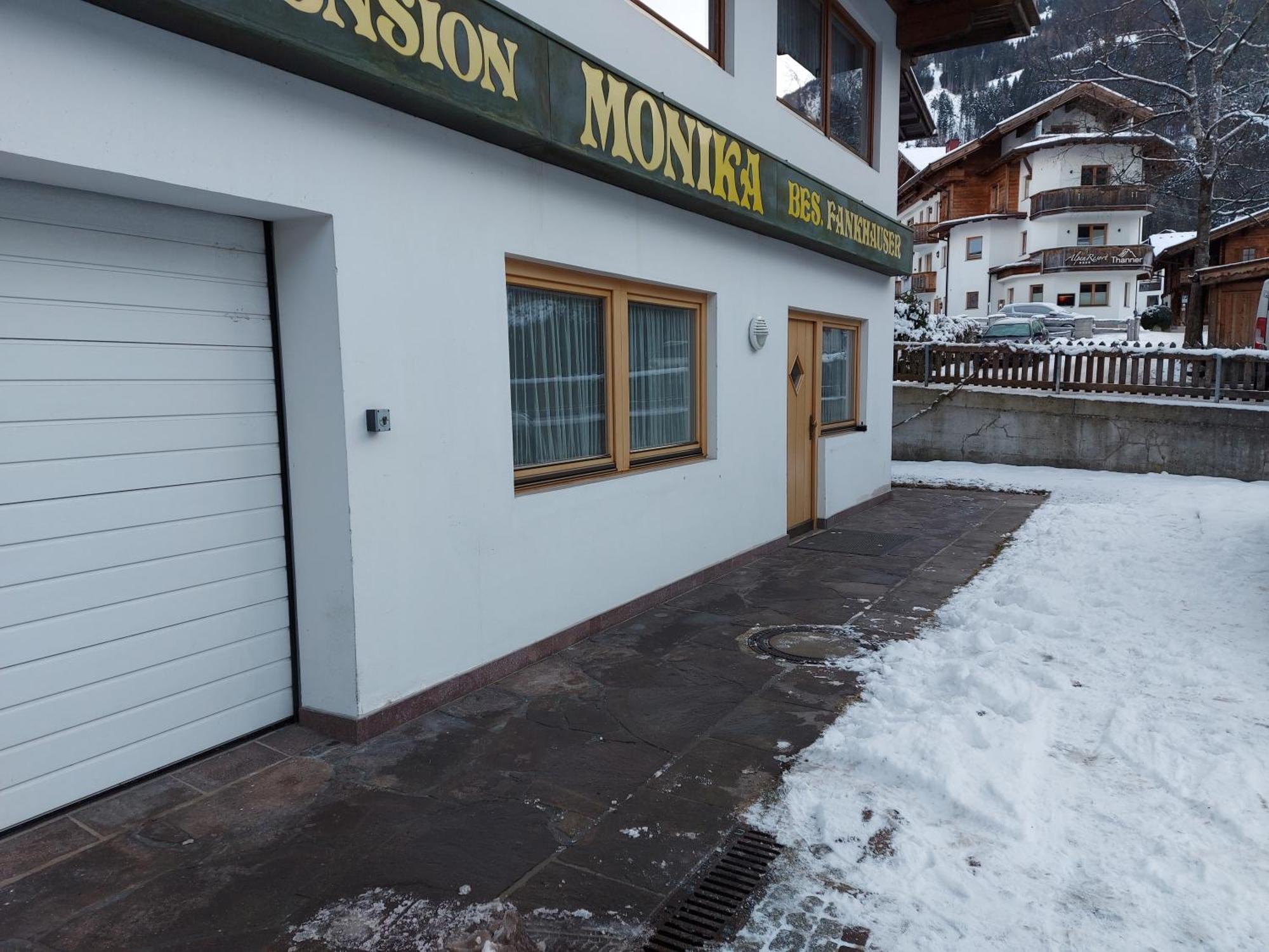 Haus Monika Und Haus Claudia Hotel Mayrhofen Luaran gambar