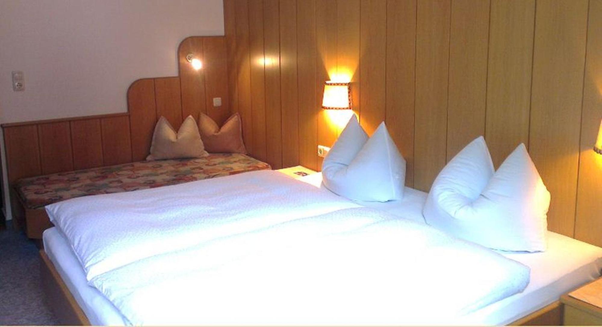 Haus Monika Und Haus Claudia Hotel Mayrhofen Bilik gambar