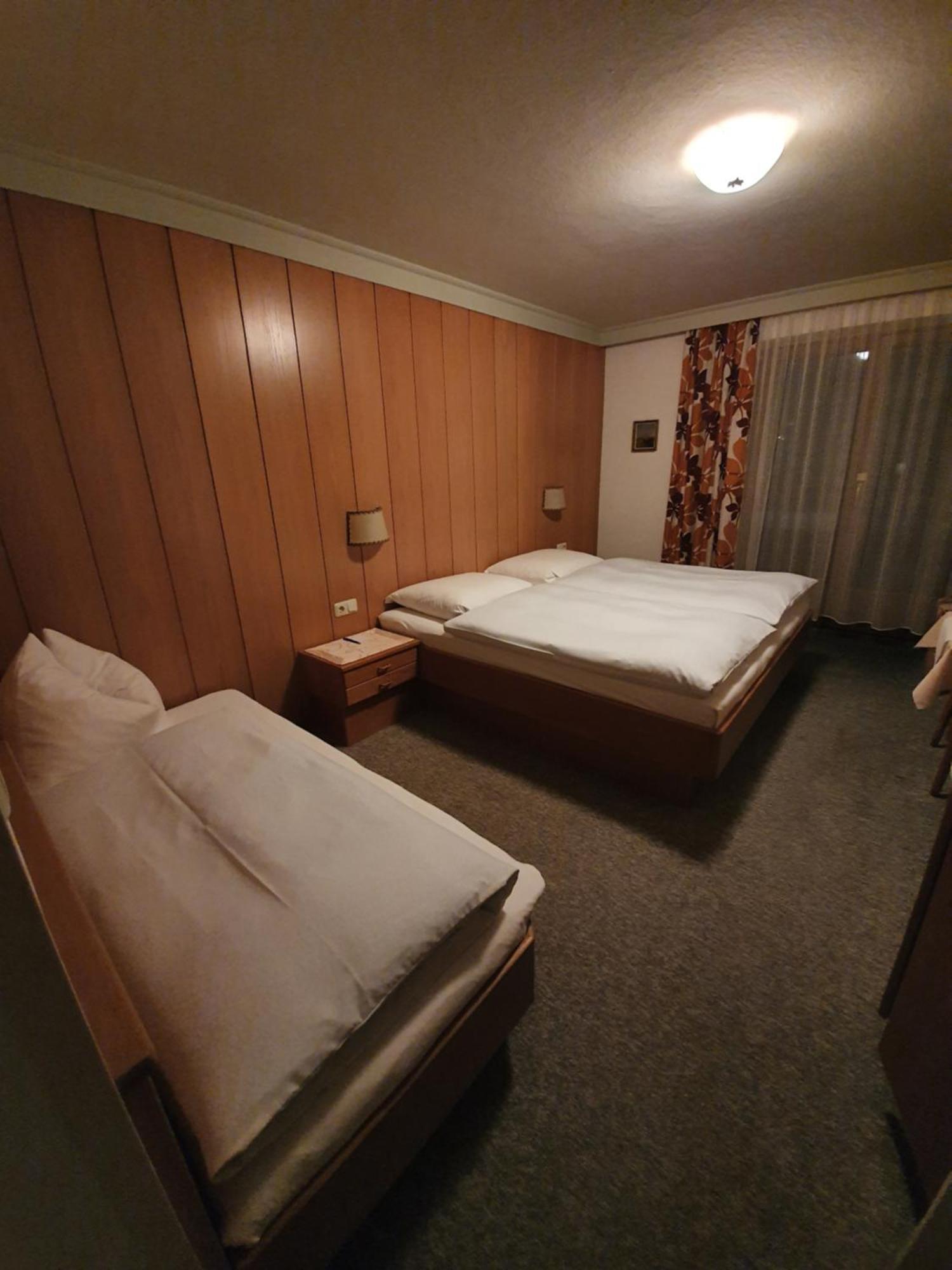 Haus Monika Und Haus Claudia Hotel Mayrhofen Luaran gambar
